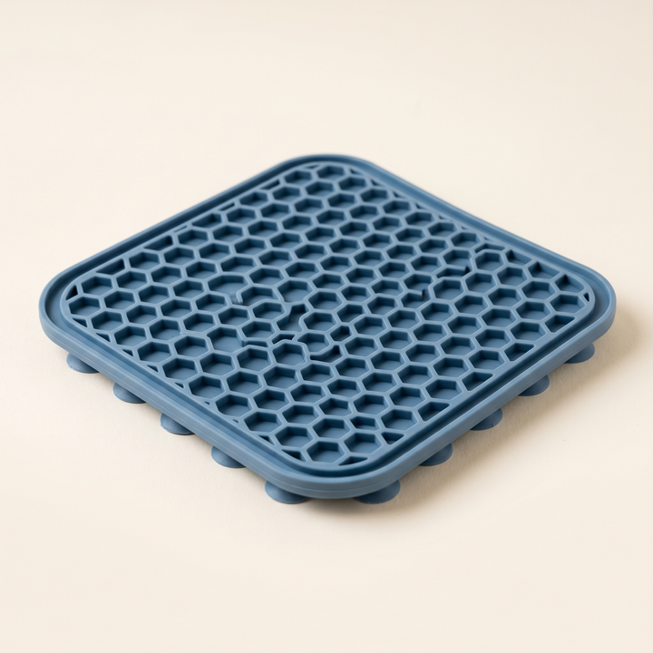 the lick mat - angle view